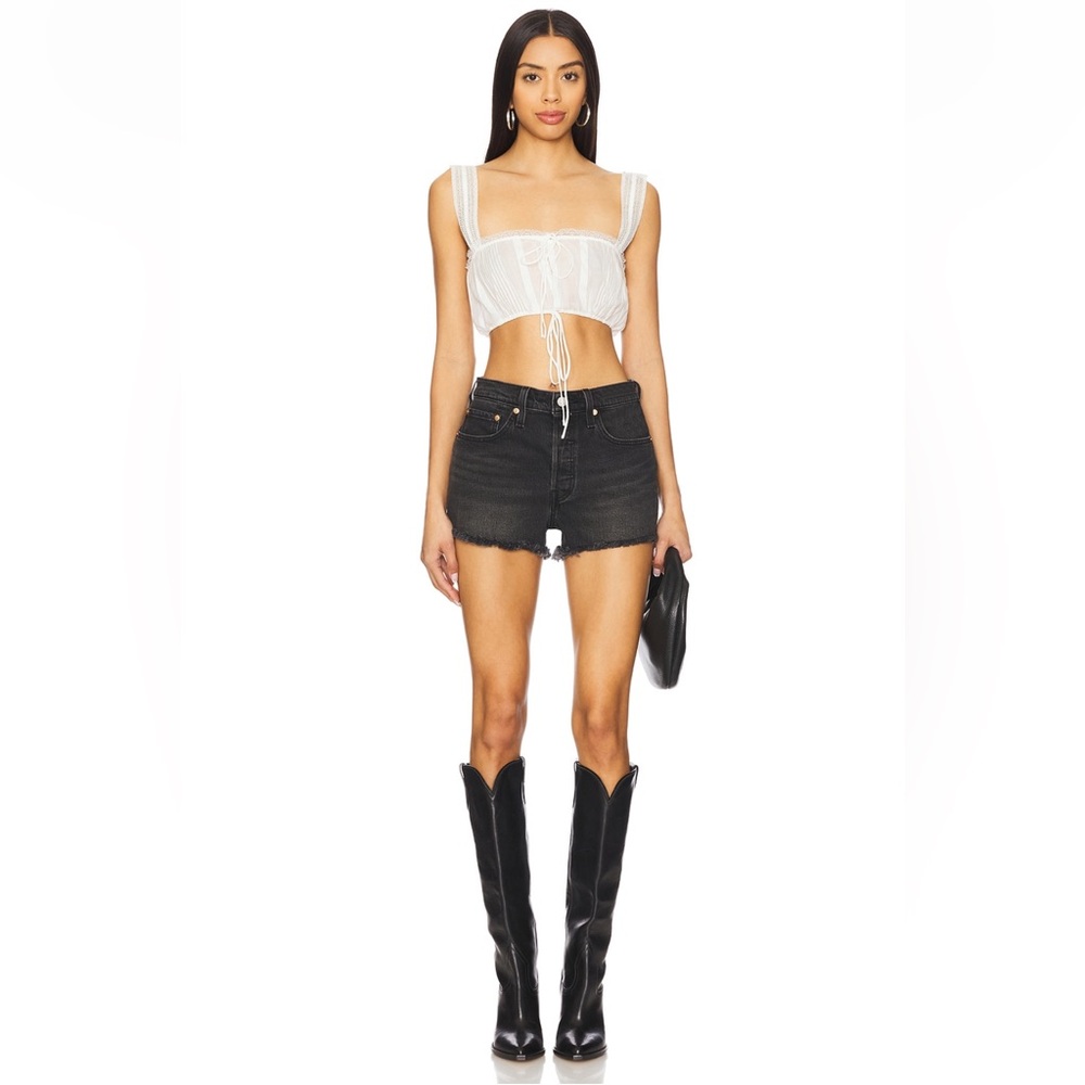 LEVI’S 501 Original Short SIZE 28 in black. LIKE NEW! WORN ONCE!